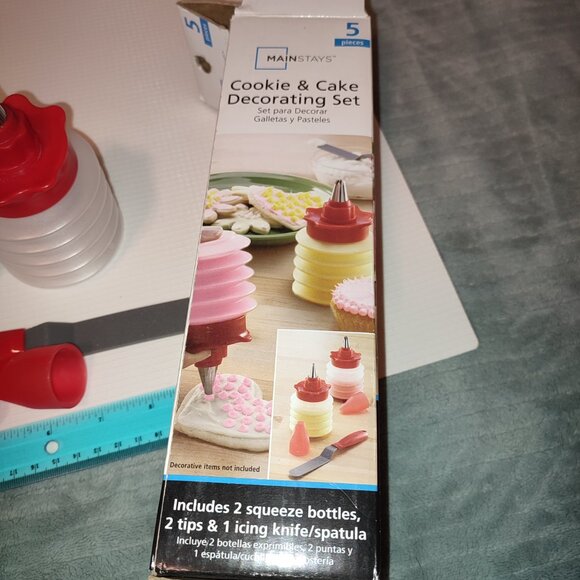 NEW Cookie & Cake Decorating Set Star Shaped Tip Round Spatula 2 Squeeze Bottles - Picture 7 of 7